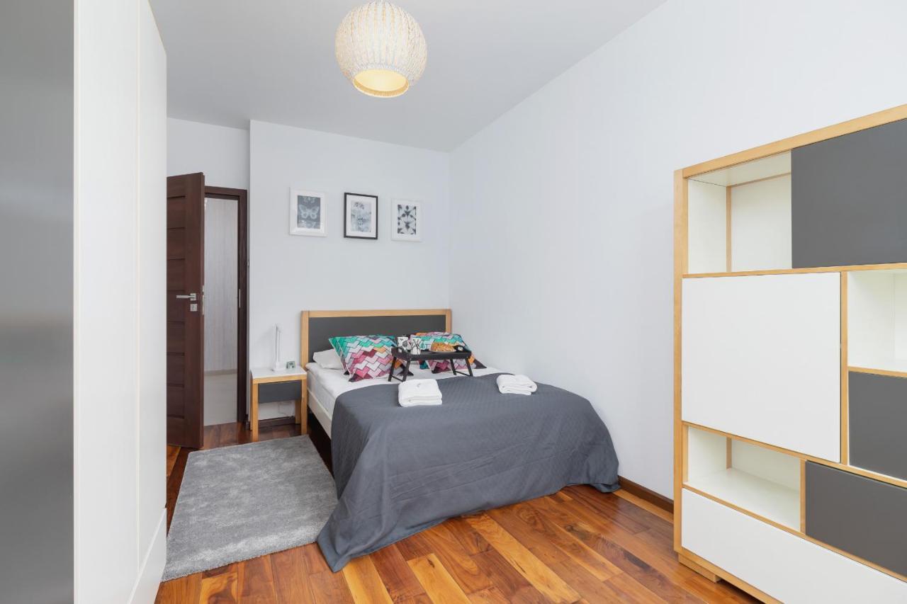 Blonia With Balcony By Renters Apartment Krakau