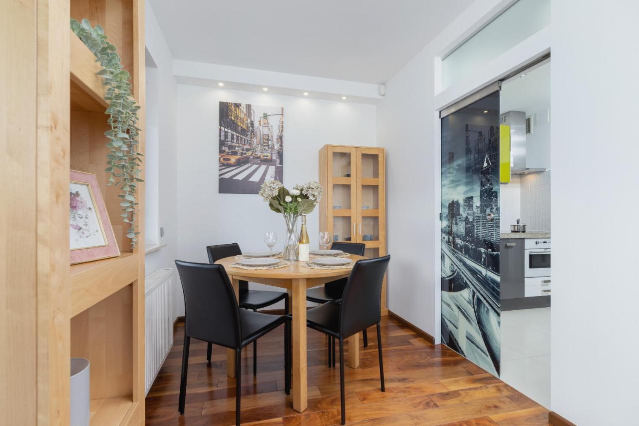 Apartment Blonia With Balcony By Renters Krakau