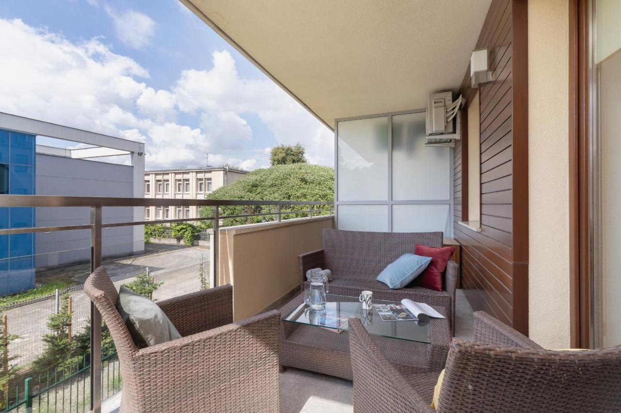 Apartment Blonia With Balcony By Renters Krakau