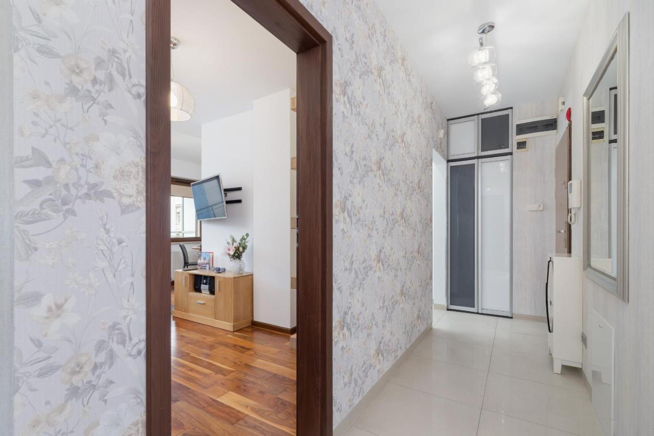 Blonia With Balcony By Renters Apartment Krakau